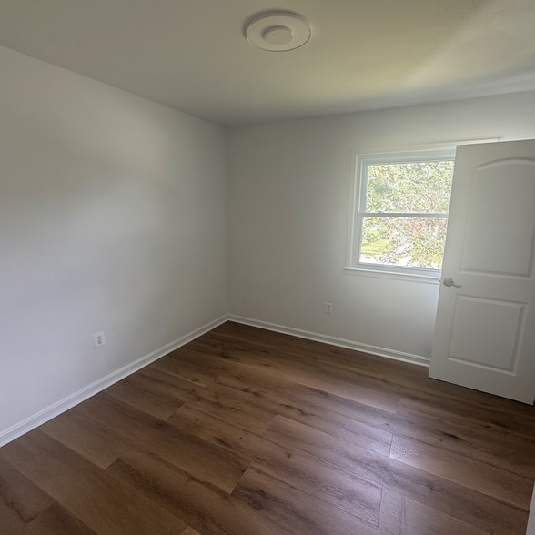 Building Photo - 13844 Delaney Rd