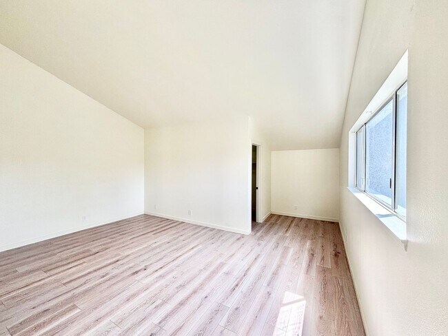 Building Photo - 437 Reed Way