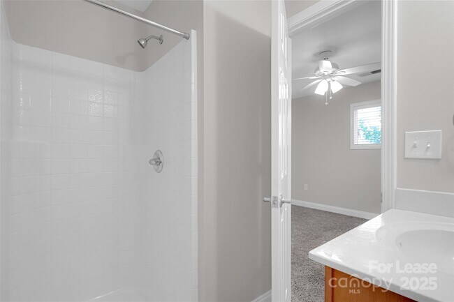 Building Photo - 1305 Summit Greenway Court
