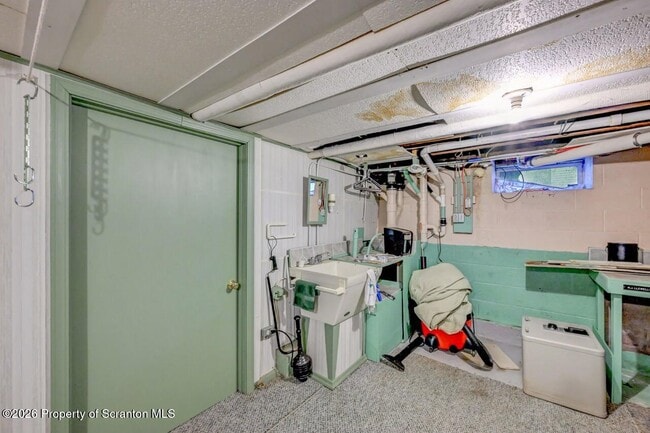 Building Photo - 454 Hickory St