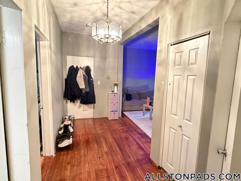 Building Photo - 86 Glenville Ave