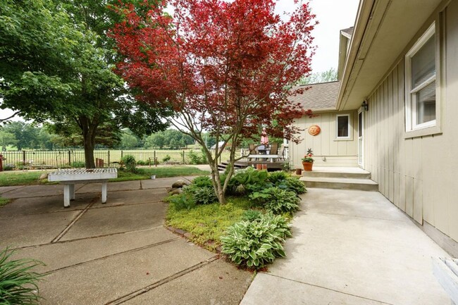 Building Photo - Spacious Duplex in Plainwell