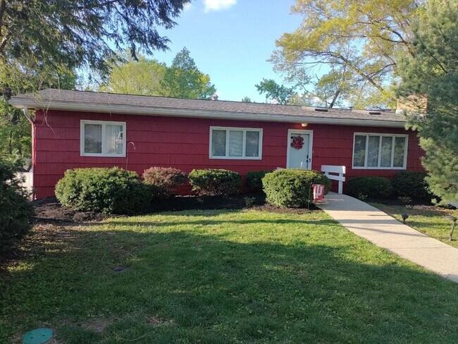 Building Photo - "Hoosier Daddy"- This fully furnished, tur...