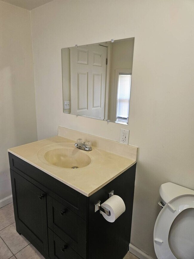 Building Photo - WOW! Look at this property ! You cant beat this price!