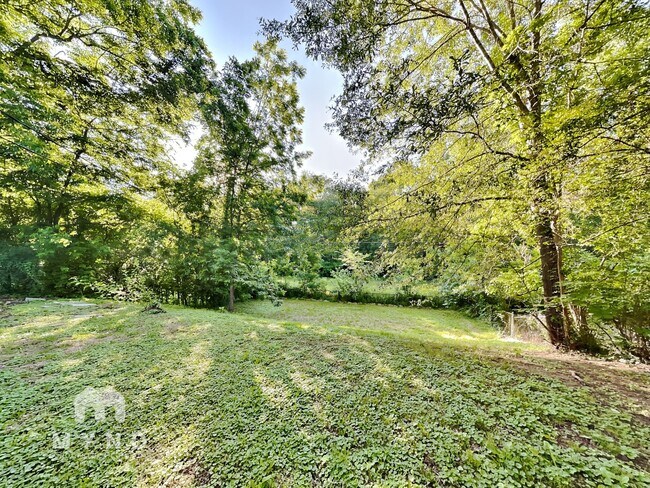Building Photo - 1825 Collier Dr