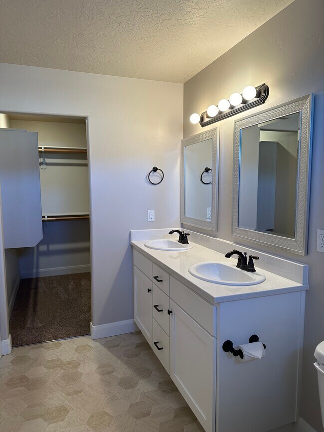 Building Photo - 3083 W 1750 S