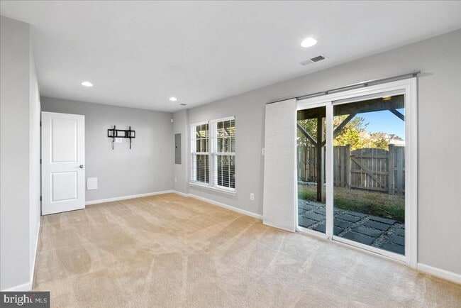 Building Photo - 8182 Broad Pl