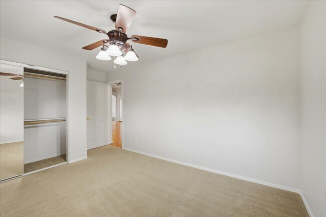 Building Photo - 2330 W Gambel's Ridge Dr