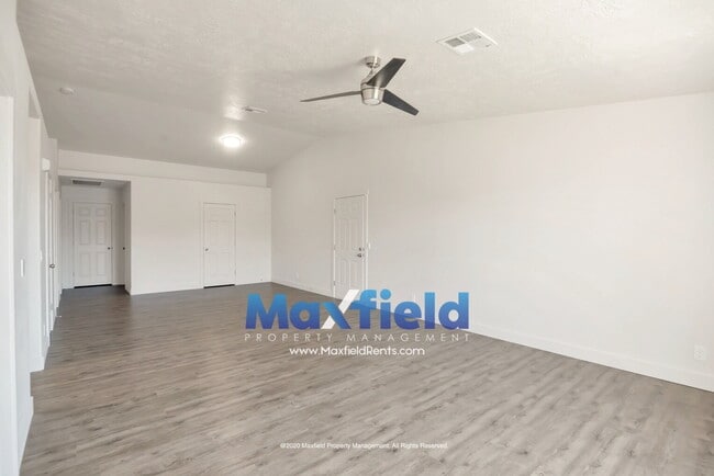 Building Photo - Upstairs Unit - St George - Near Costco and Home Depot Available Now - 3 BD 2 BA 2 GAR