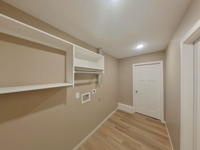 Building Photo - 520 Mathewson St