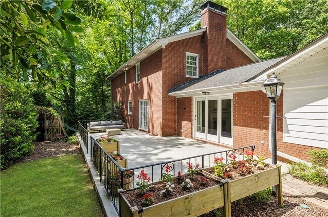 Building Photo - 4243 McClatchey Cir NE
