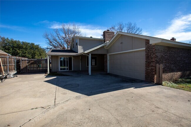 Building Photo - 1929 N Lake Trail