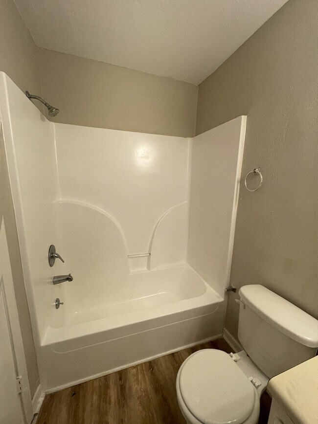 Building Photo - 2118 Thousand Oaks Dr