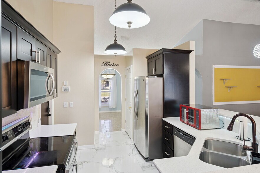 Building Photo - 907 Salerno Ct