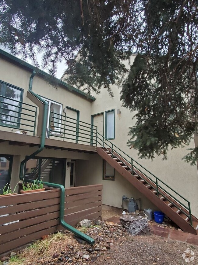 Building Photo - Cozy and Recently Updated 1BR with Firepla...