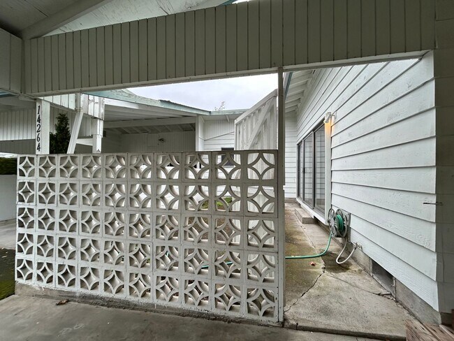 Building Photo - sw114th