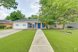 Building Photo - 5806 Cartagena St