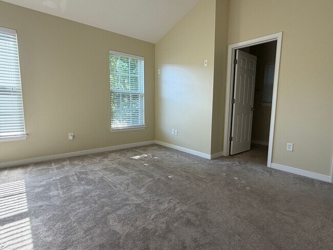 Building Photo - Upgraded 3 Bedroom Townhome North Chesterfield