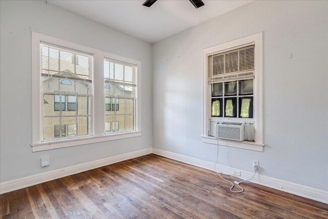 Building Photo - 1916 Robbins Pl