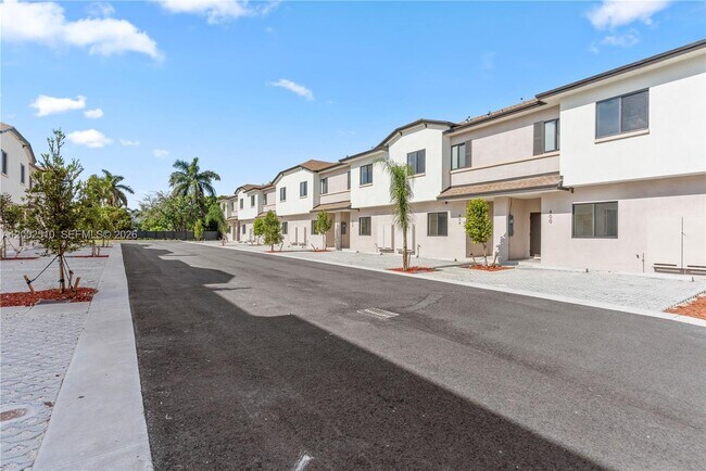 Building Photo - 416 SW 1st St