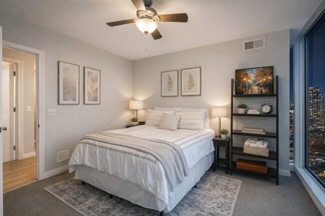 Building Photo - 565 W Quincy St