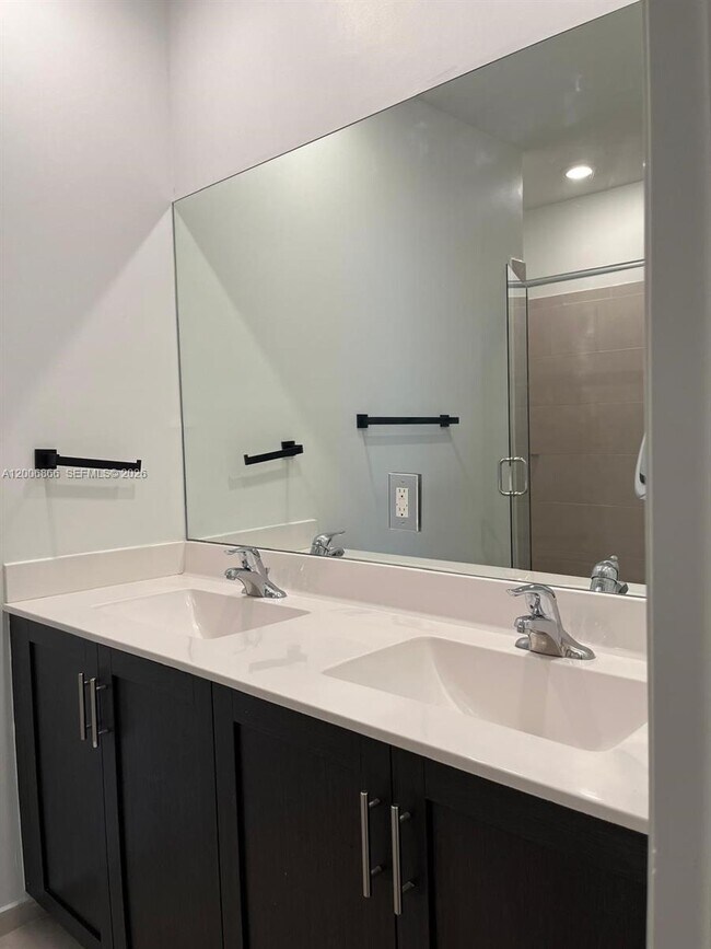 Building Photo - 2634 SE 12th St