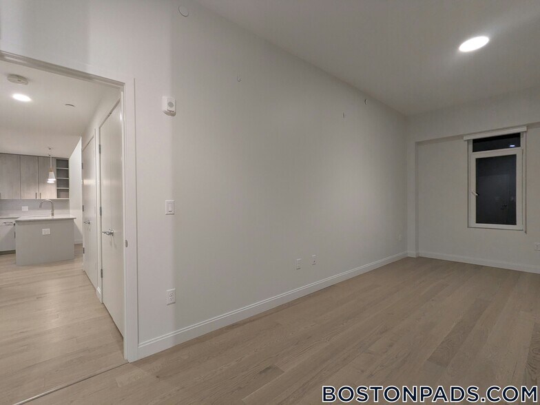 Building Photo - 55 Brighton Ave