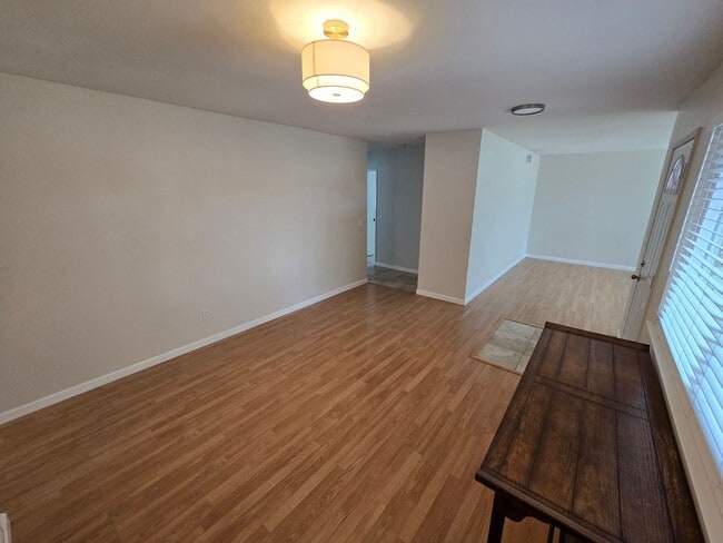 Building Photo - Lovely 3 Bedroom Home in Walnut