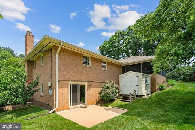 Building Photo - 6425 Noble Dr