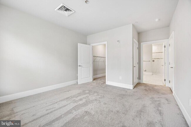 Building Photo - 500 Garden Park Blvd