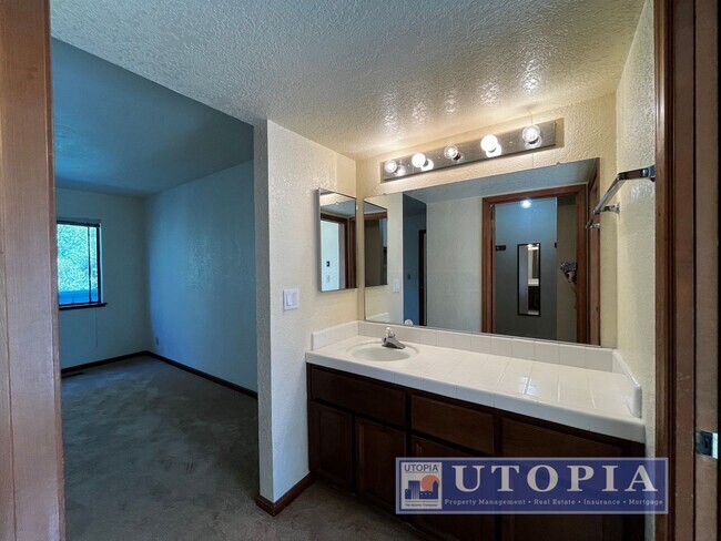 Building Photo - Charming Santa Cruz Townhouse: 3 Beds, 2.5 Baths with Private Patio, Spacious Layout, and Prime L...