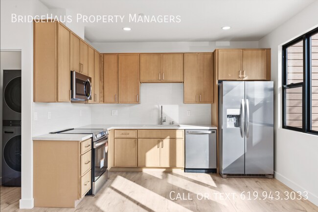 Building Photo - 3248 Clairemont Dr