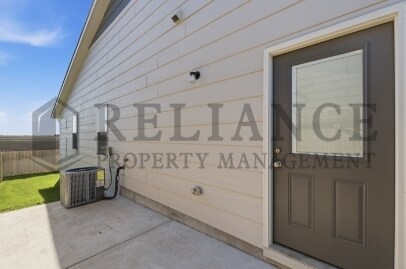 Building Photo - 2422 S Wheatland St