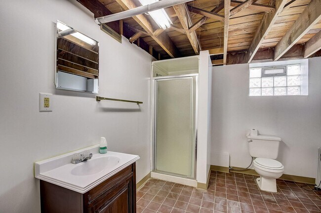 Building Photo - 2006 Grand Ave