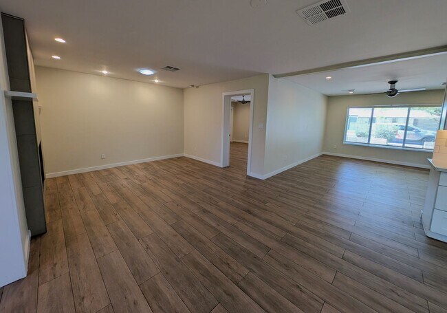Building Photo - 4 Bedroom Home in Tempe Gardens Near E Sou...