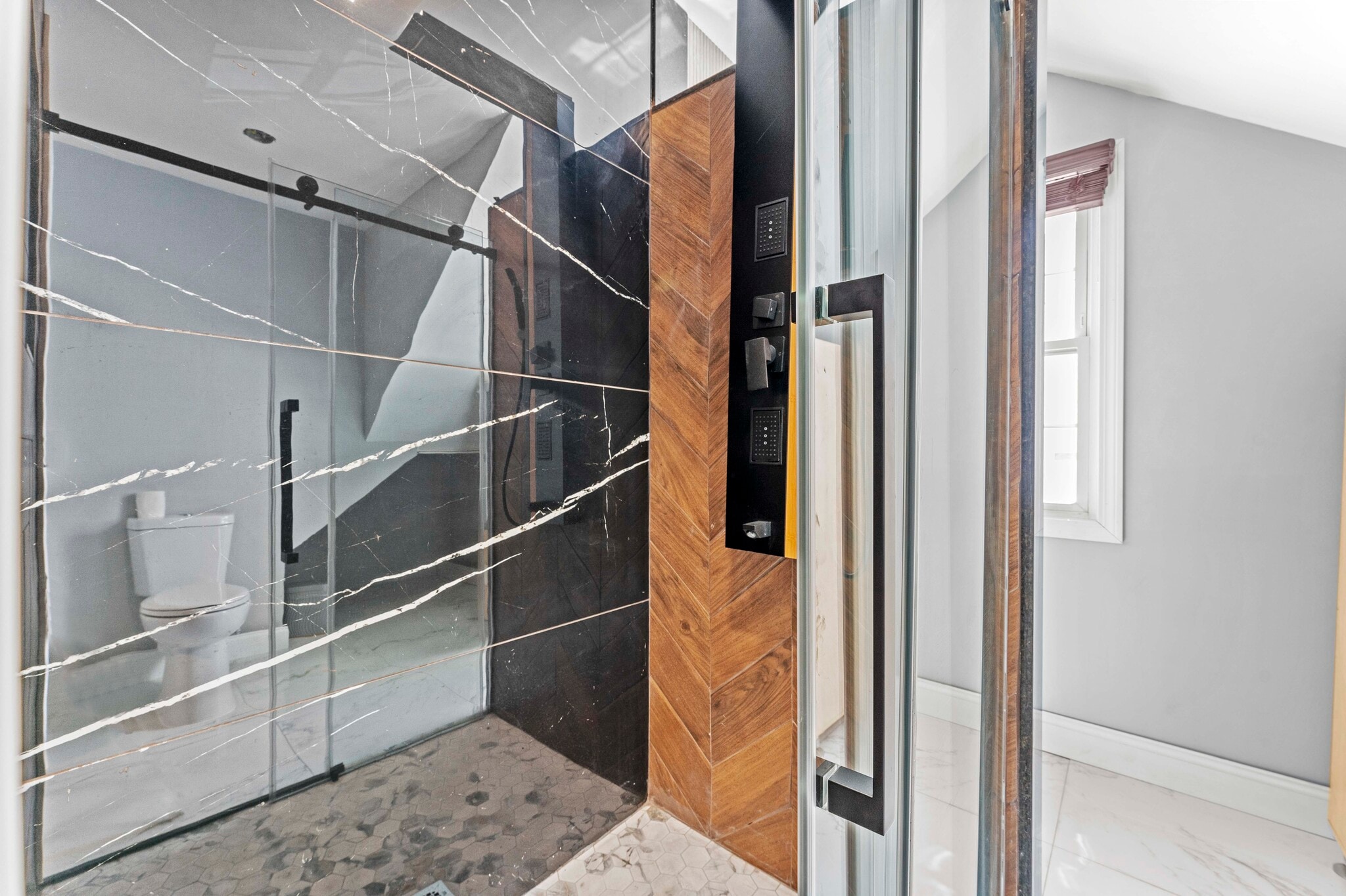 Building Photo - 210 Raymond Rd