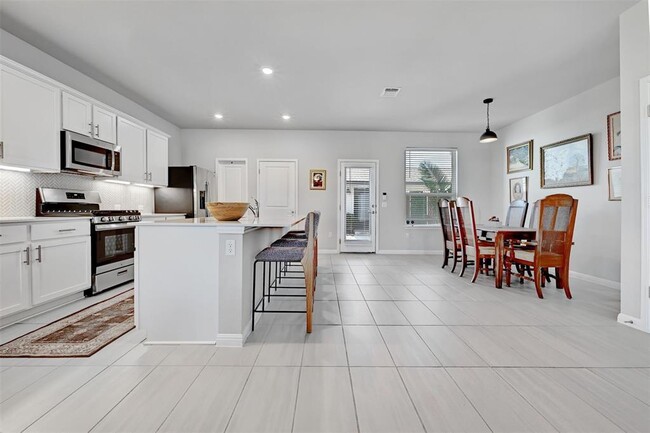 Building Photo - 5309a Baythorne Dr