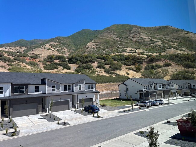 Building Photo - 5280 Acacia Dr