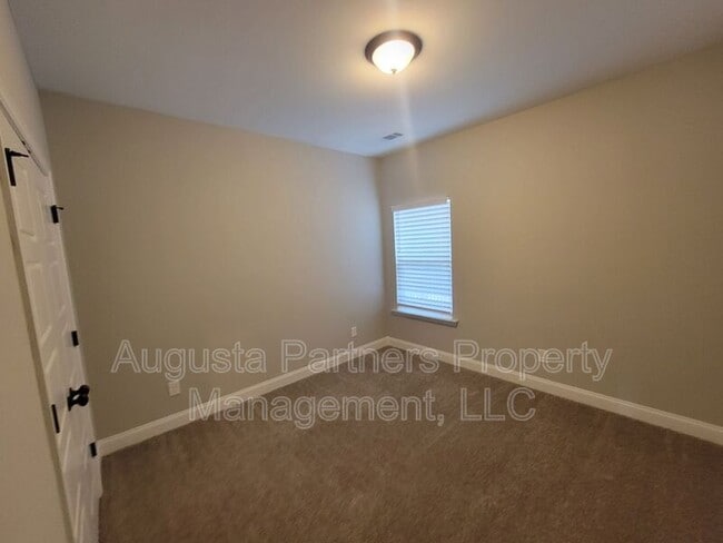Building Photo - 257 Tulip Dr