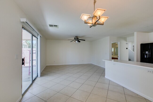 Building Photo - Spacious 4 Bedroom 2.5 Bathroom Home with Covered Patio & Large Backyard