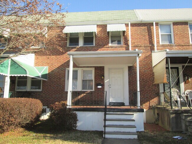 Primary Photo - Updated 3 BR Townhome - North Hampden!