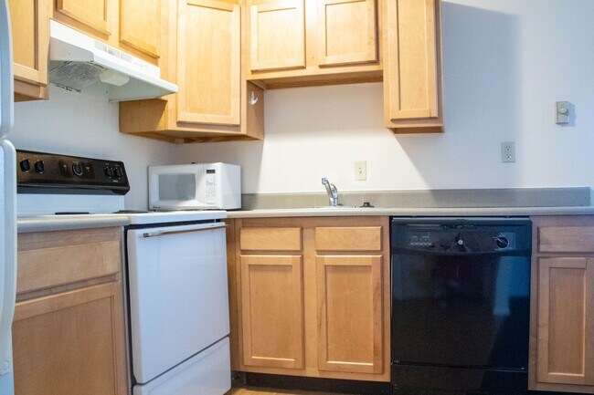 Interior Photo - 512 E Clark St