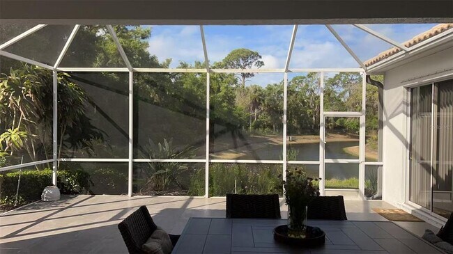 Building Photo - 9000 Willow Brook Dr