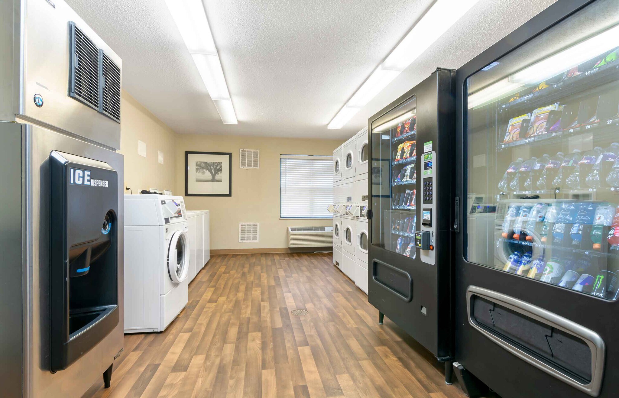 Building Photo - Furnished Studio-Kansas City - Airport - Plaza Circle