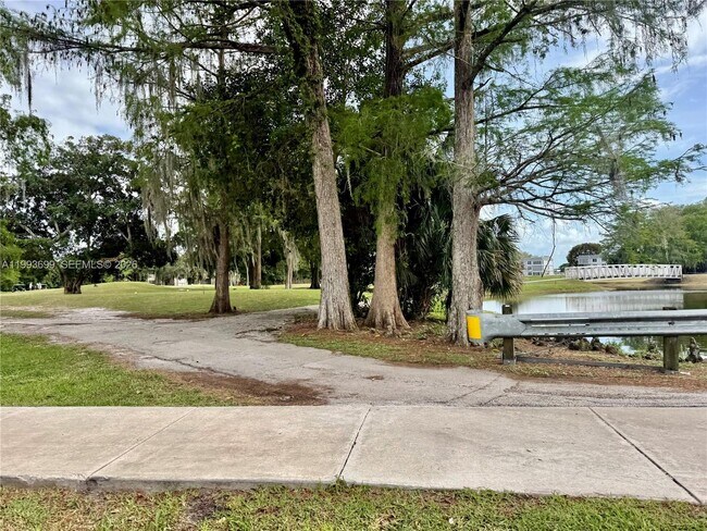 Building Photo - 7900 S Colony Cir