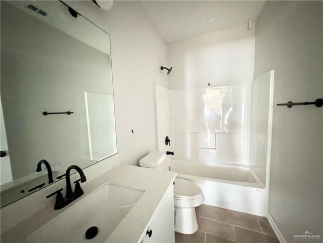 Building Photo - 12 Aryana N Ave