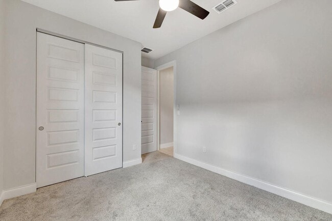 Building Photo - 8606 Dahlia Cir