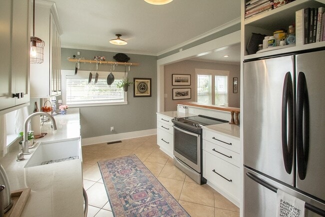 Building Photo - Coming soon - Charming North End Craftsman Near Proctor District!
