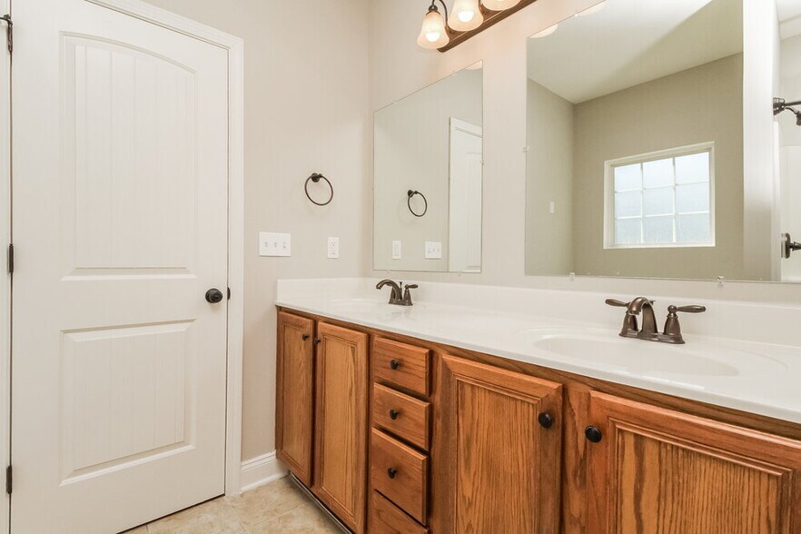Building Photo - 4236 Princeton Oaks Ln