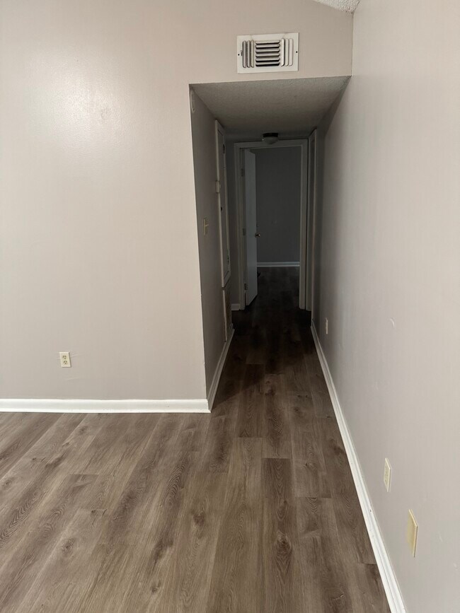 Building Photo - 2 Kim Ln